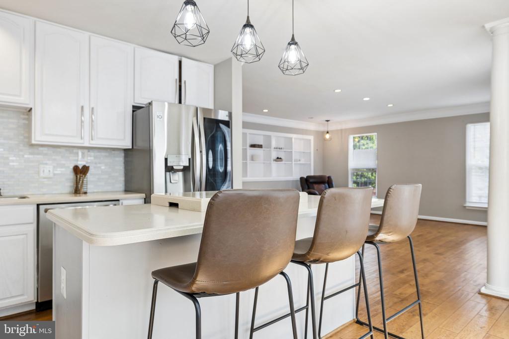 2 STONERIDGE COURT