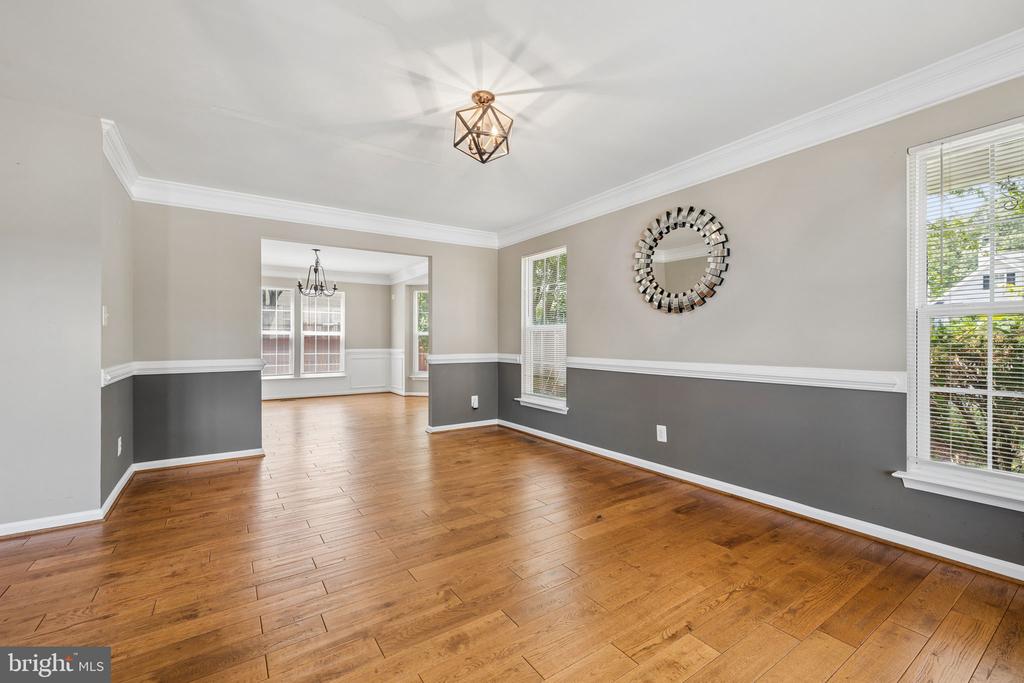 2 STONERIDGE COURT