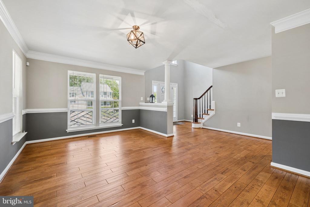 2 STONERIDGE COURT