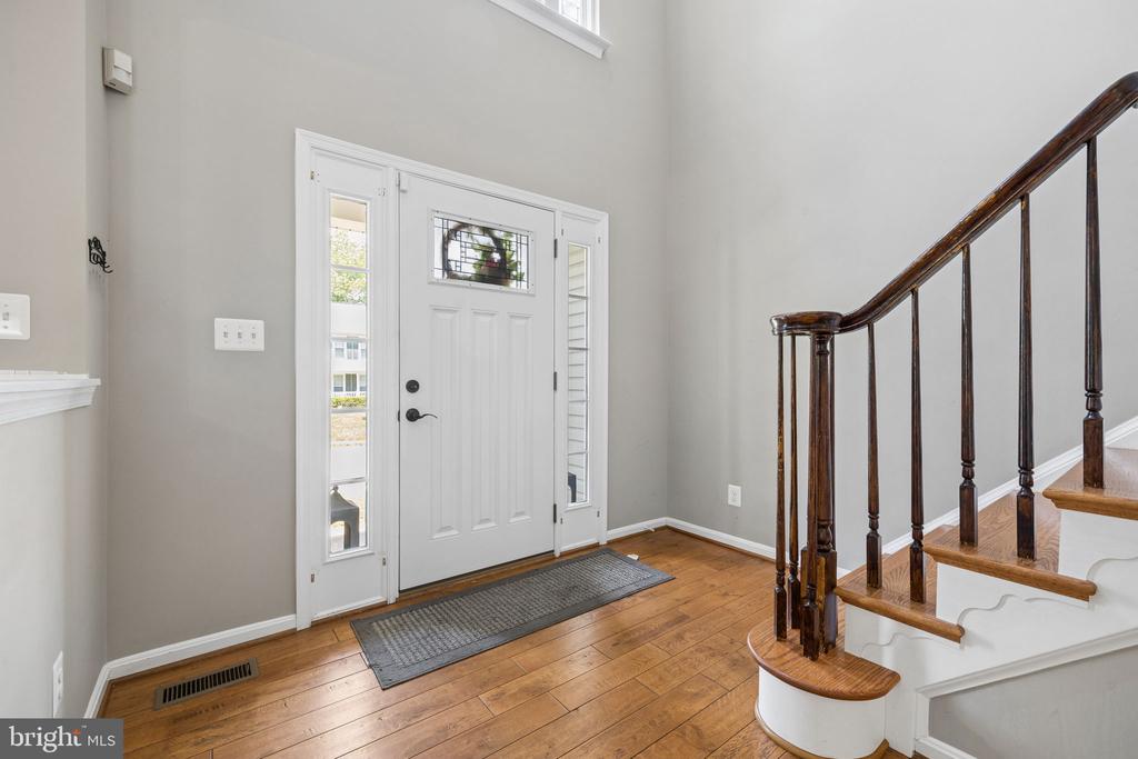 2 STONERIDGE COURT