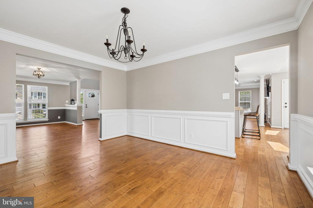 2 STONERIDGE COURT