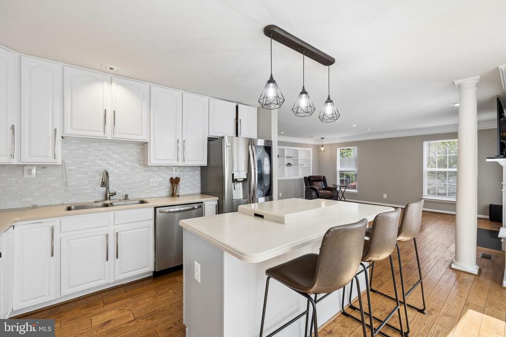 2 STONERIDGE COURT