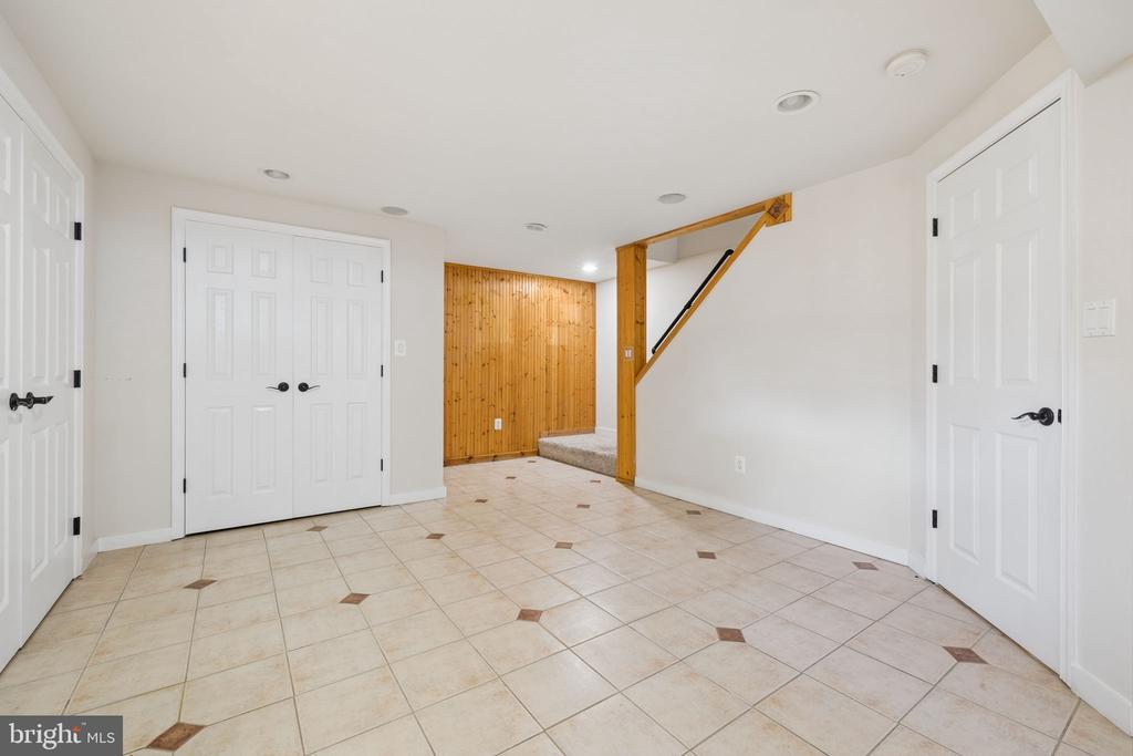 2 STONERIDGE COURT