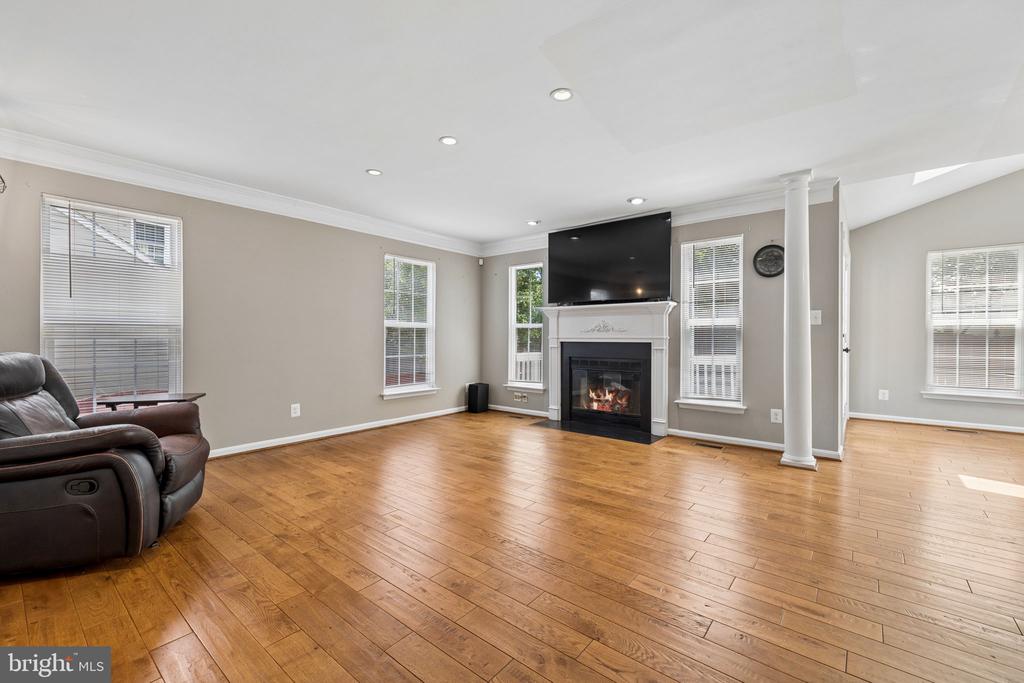 2 STONERIDGE COURT