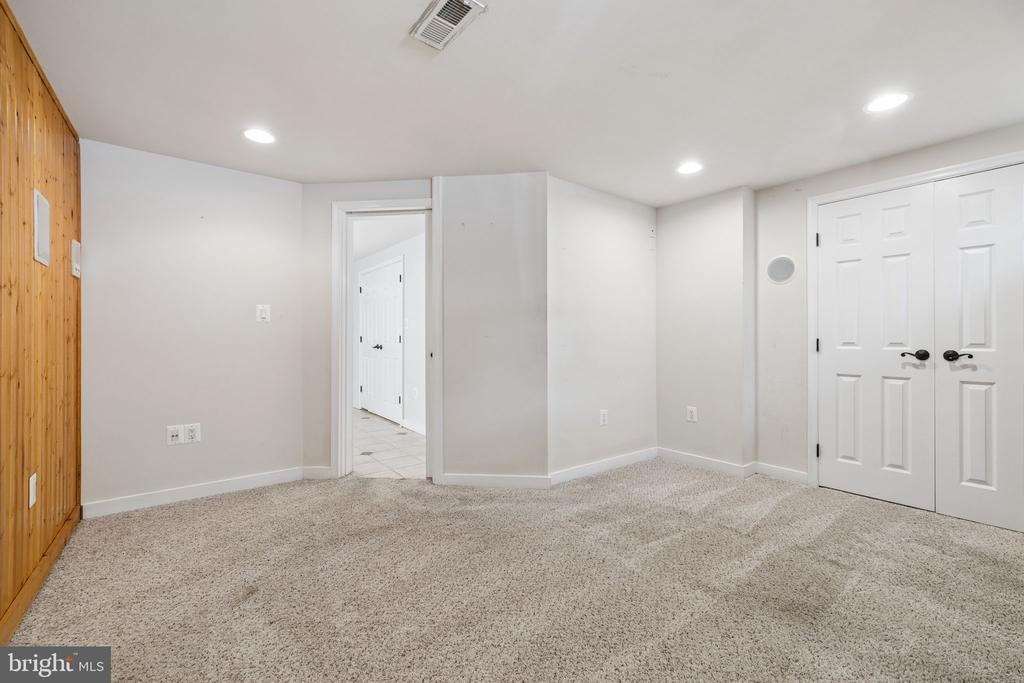 2 STONERIDGE COURT