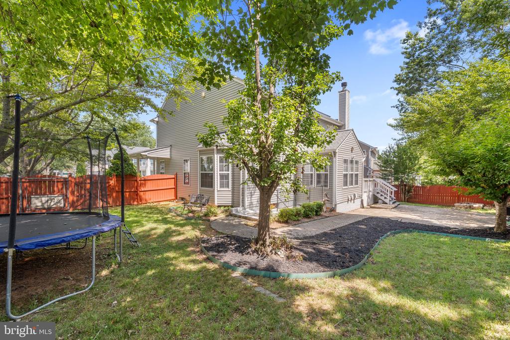 2 STONERIDGE COURT