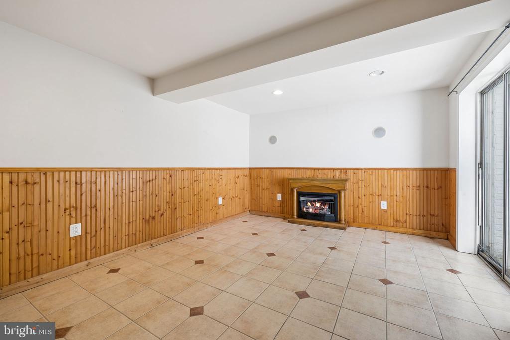 2 STONERIDGE COURT