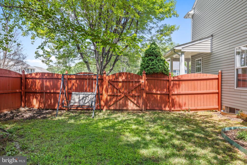 2 STONERIDGE COURT