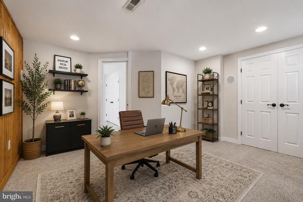 2 STONERIDGE COURT
