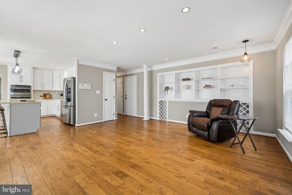 2 STONERIDGE COURT