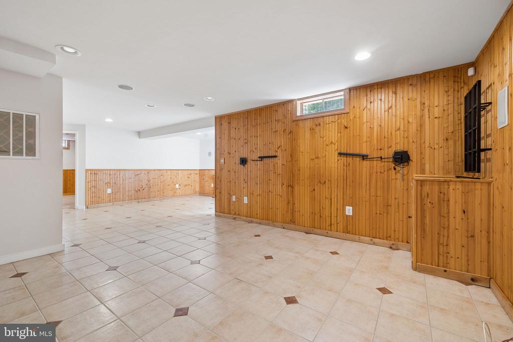 2 STONERIDGE COURT