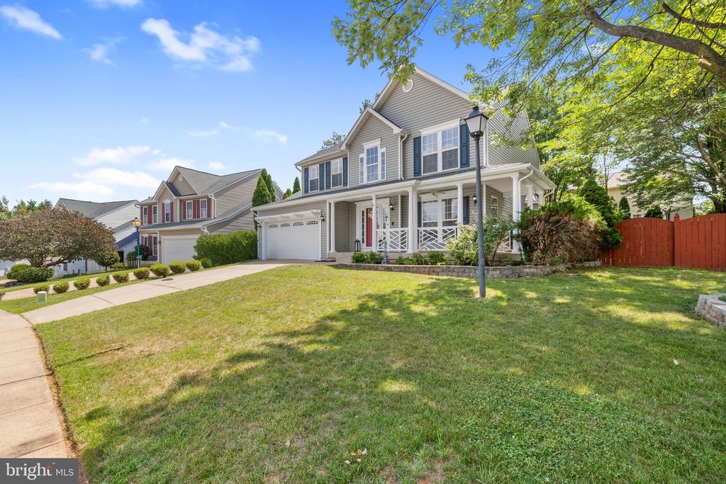 2 STONERIDGE COURT