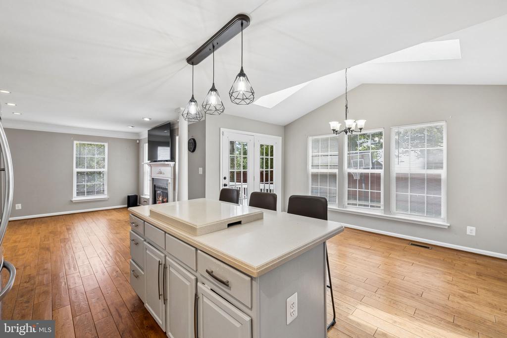 2 STONERIDGE COURT