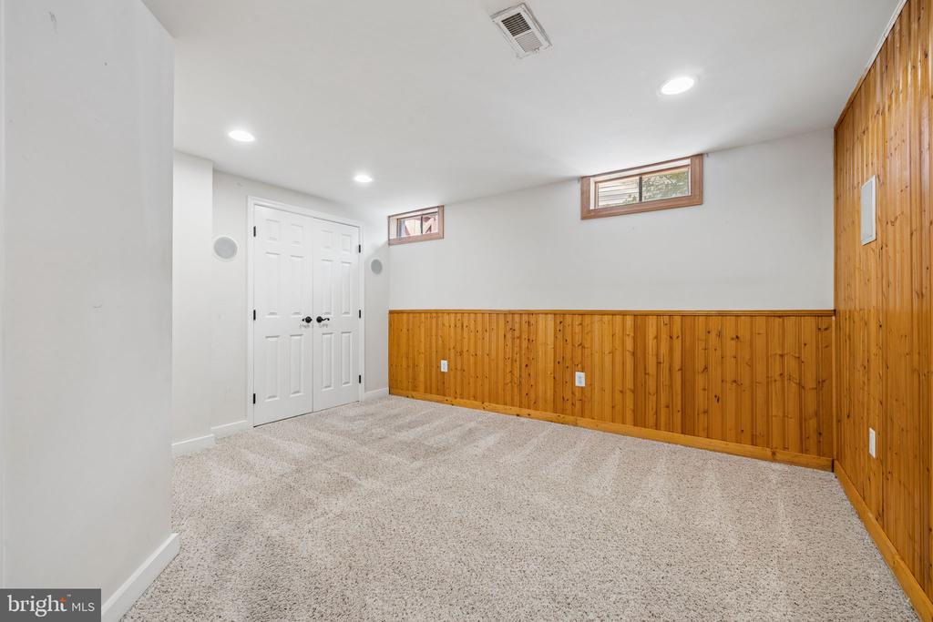 2 STONERIDGE COURT