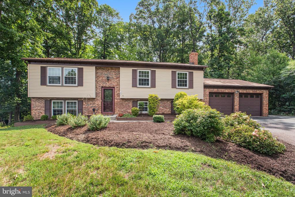 11 PINECREST COURT