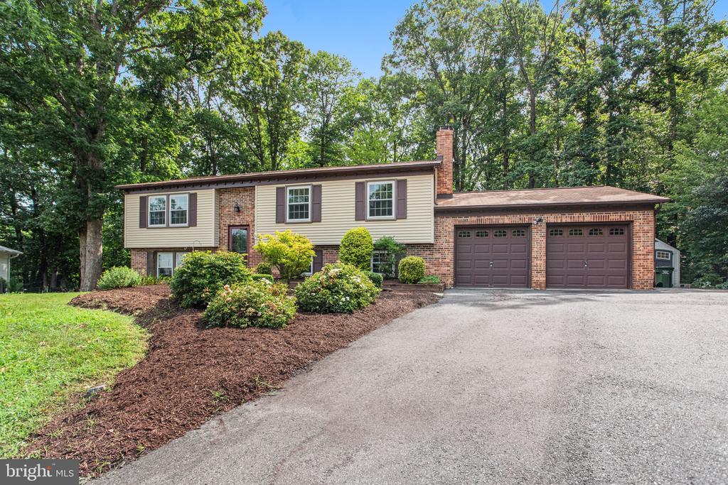 11 PINECREST COURT