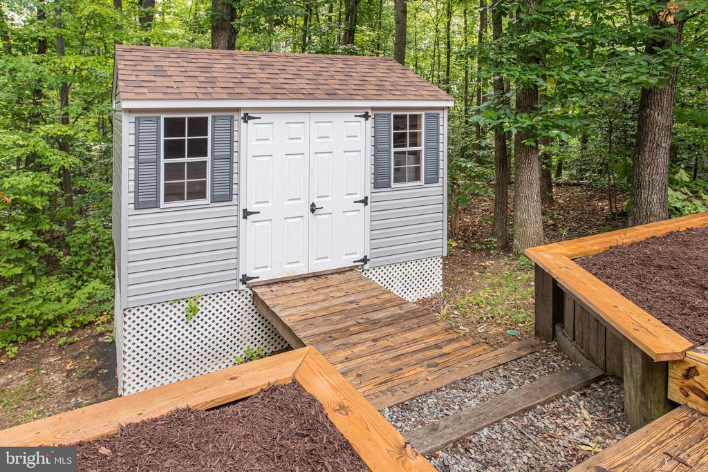 11 PINECREST COURT