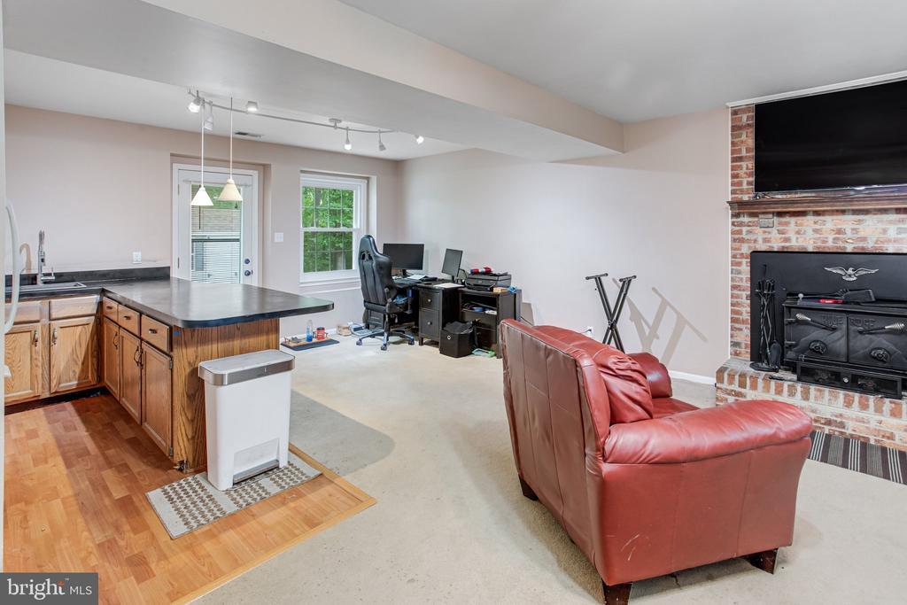 11 PINECREST COURT