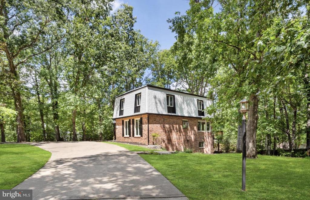 1002 ISABELLA DRIVE
