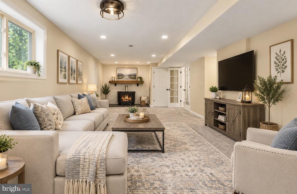 1002 ISABELLA DRIVE