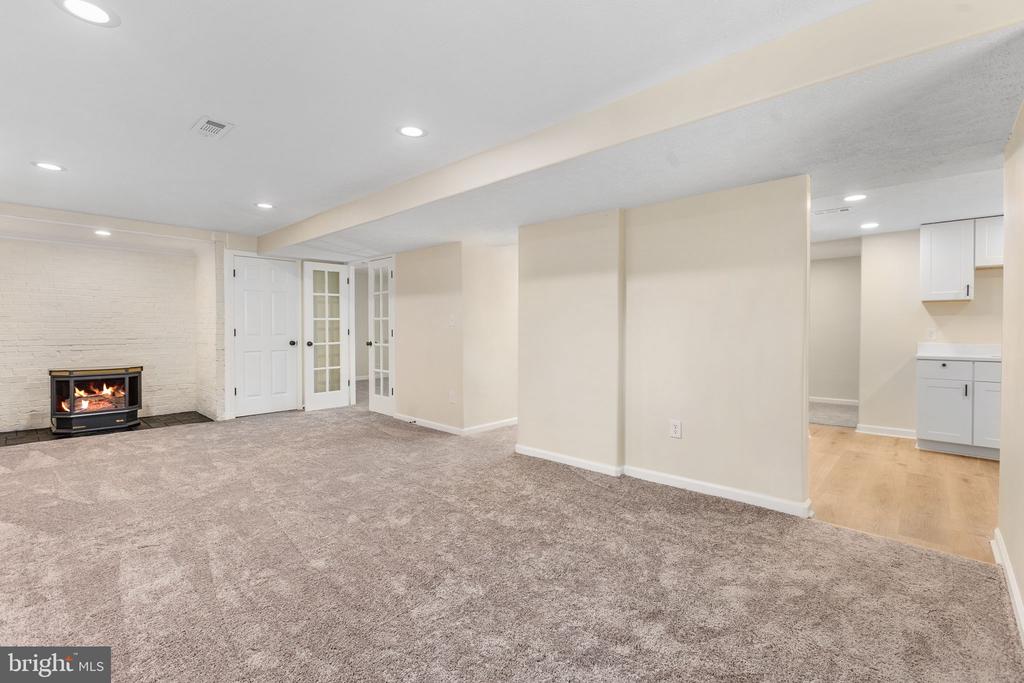 1002 ISABELLA DRIVE