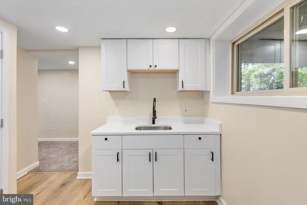 1002 ISABELLA DRIVE