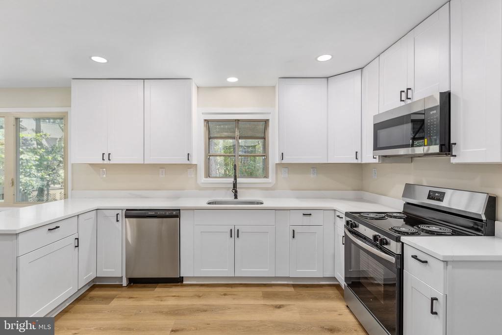 1002 ISABELLA DRIVE