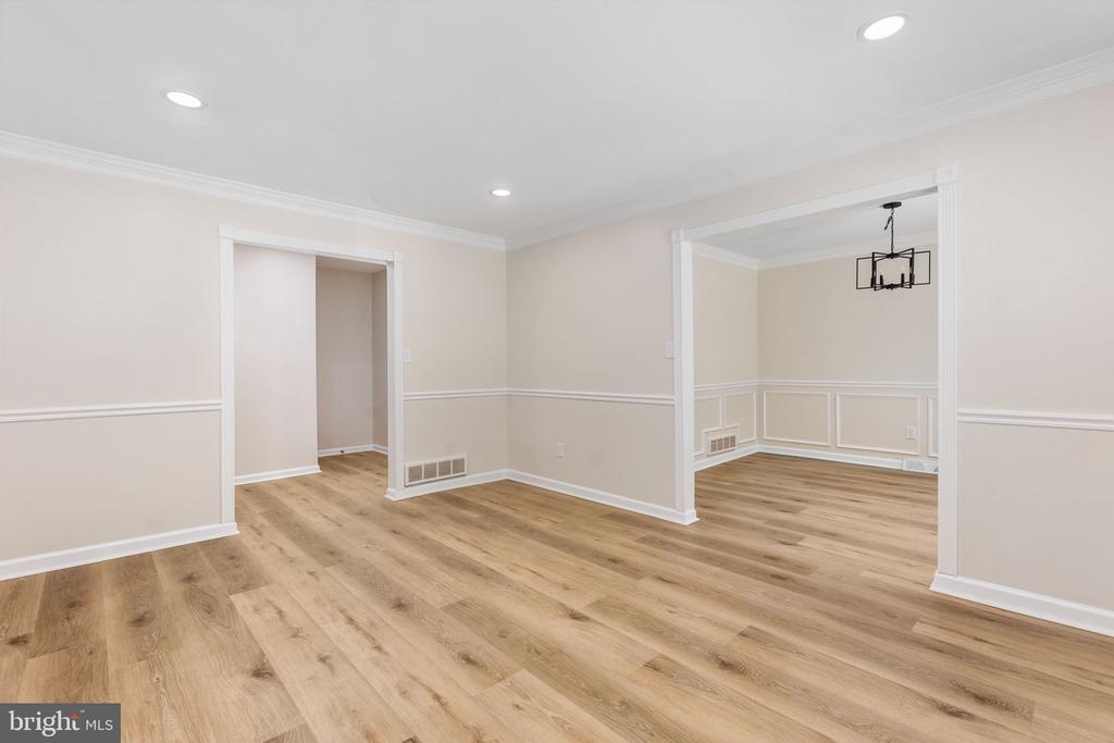 1002 ISABELLA DRIVE