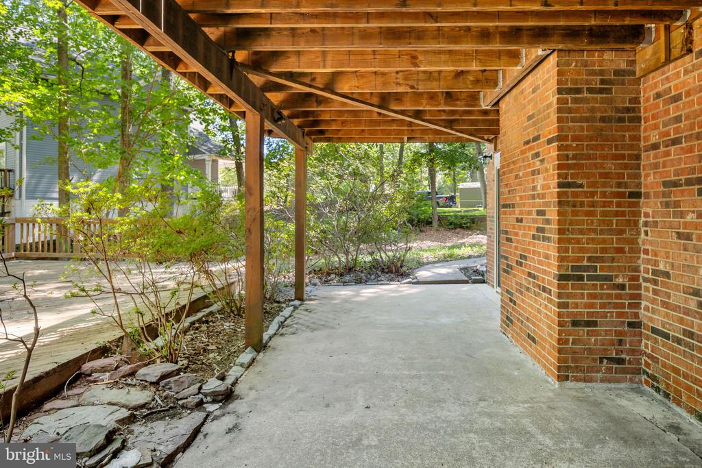 1002 ISABELLA DRIVE