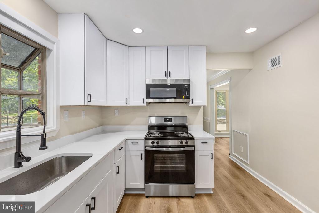 1002 ISABELLA DRIVE
