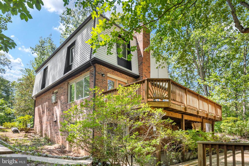 1002 ISABELLA DRIVE
