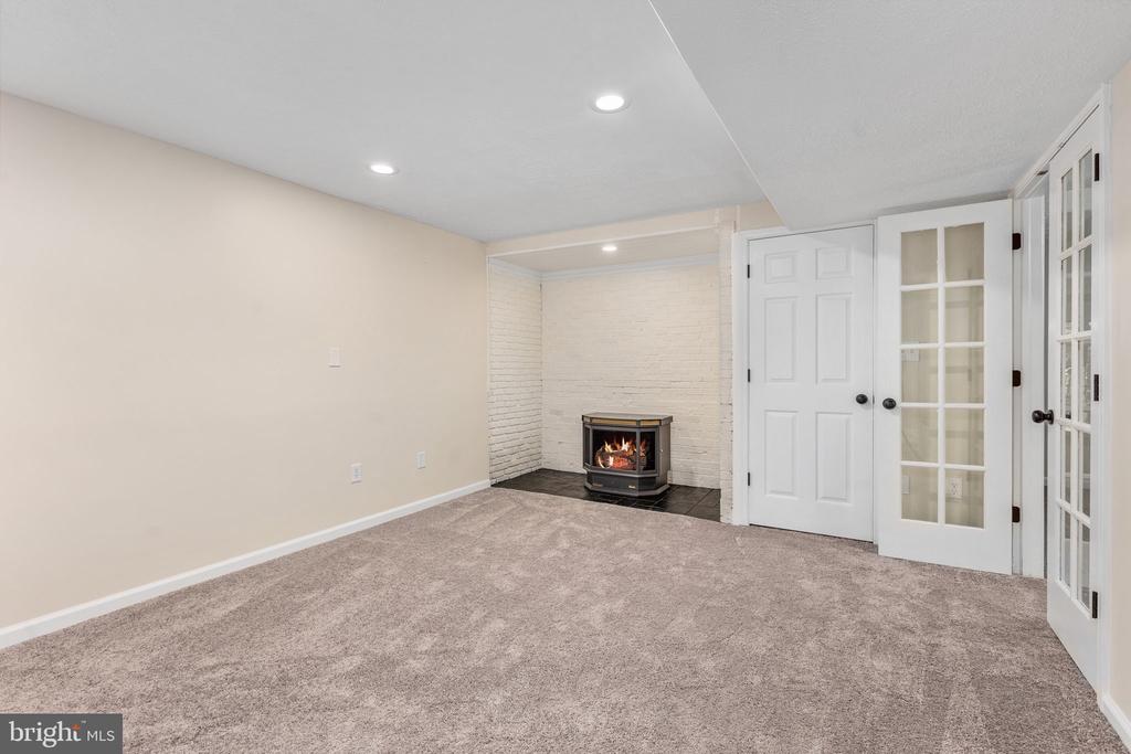 1002 ISABELLA DRIVE