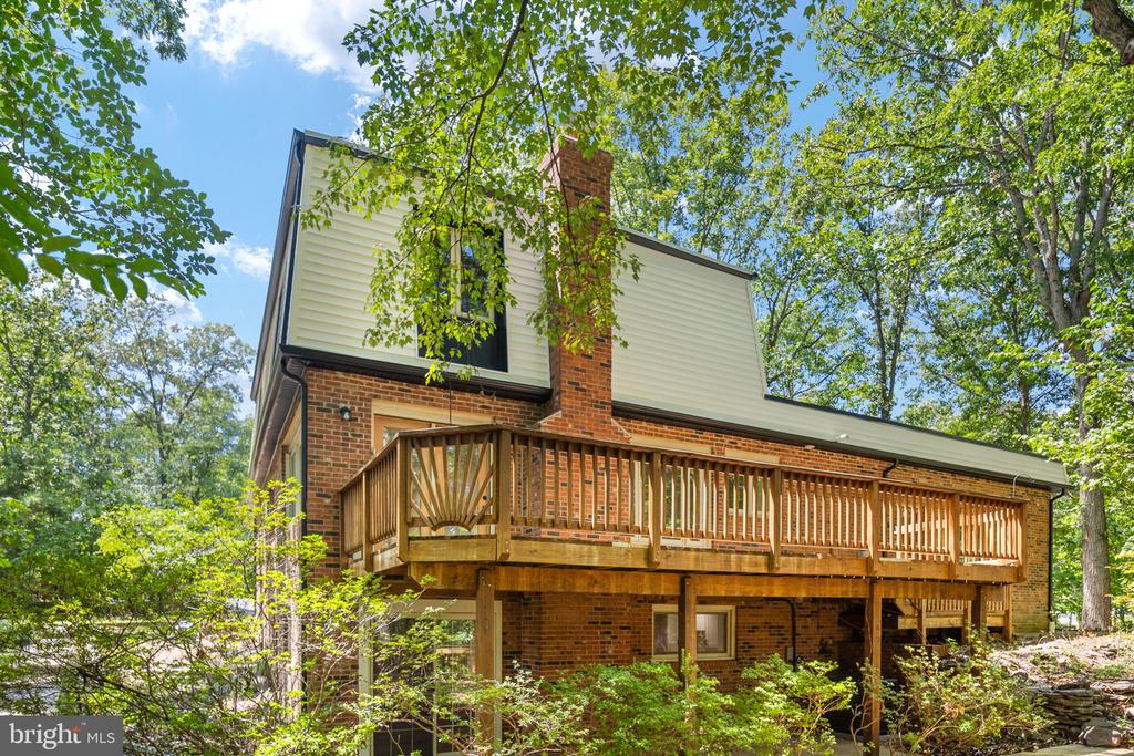 1002 ISABELLA DRIVE