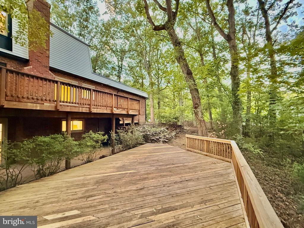 1002 ISABELLA DRIVE