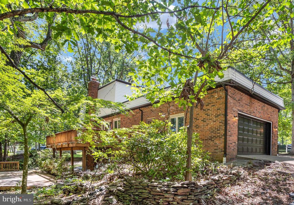 1002 ISABELLA DRIVE
