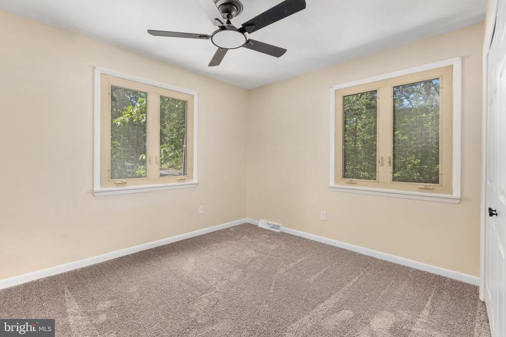 1002 ISABELLA DRIVE