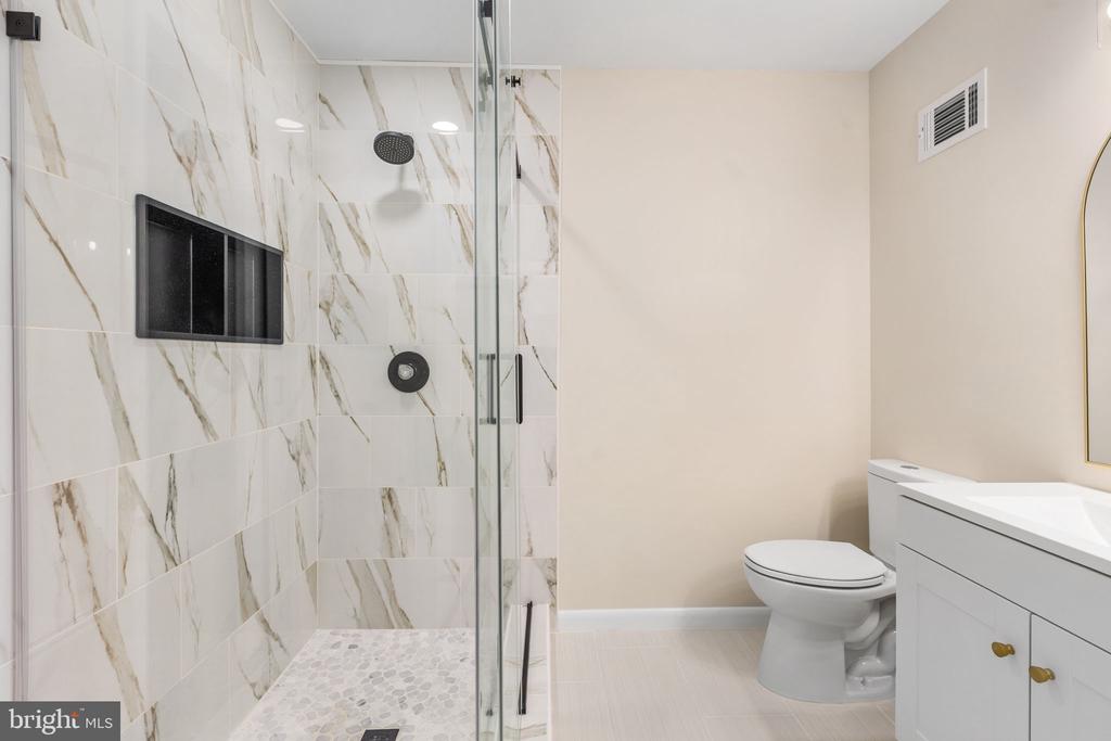 1002 ISABELLA DRIVE