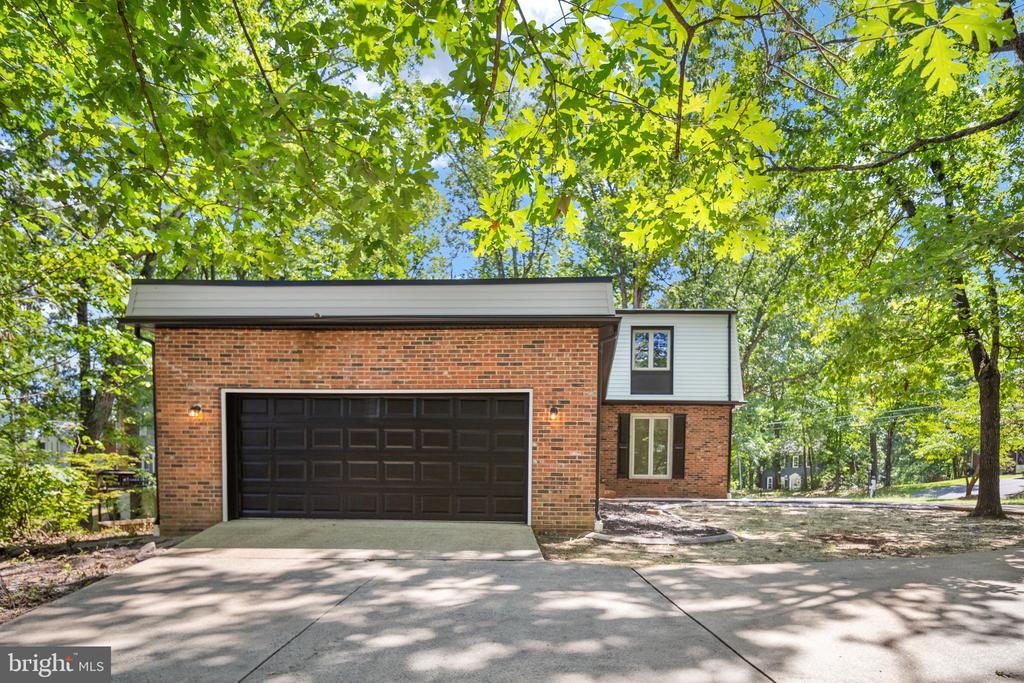 1002 ISABELLA DRIVE
