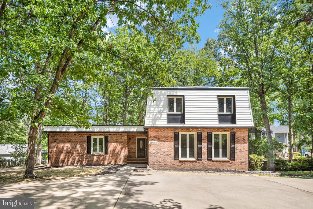 1002 ISABELLA DRIVE