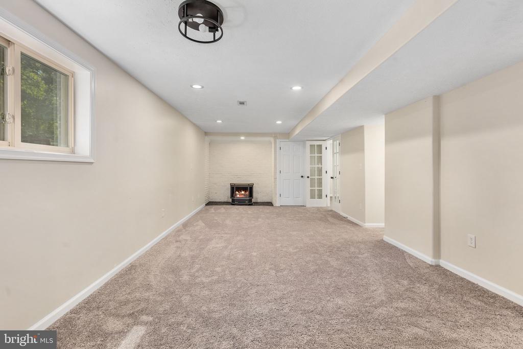 1002 ISABELLA DRIVE