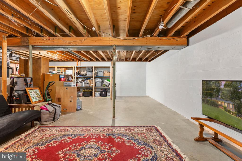 1015 BAILEY COURT