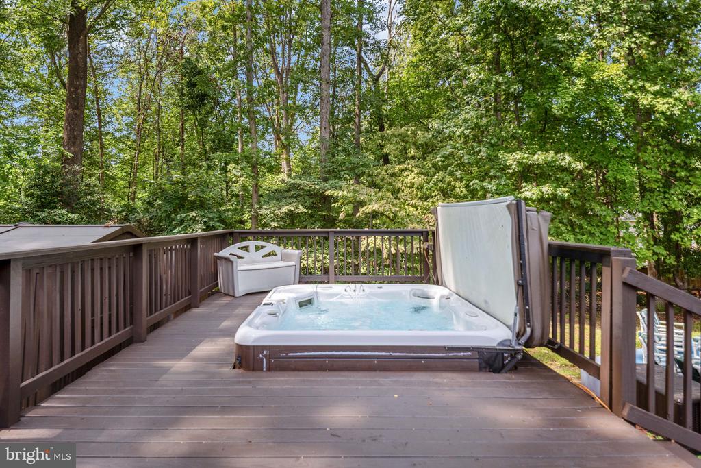 1015 BAILEY COURT