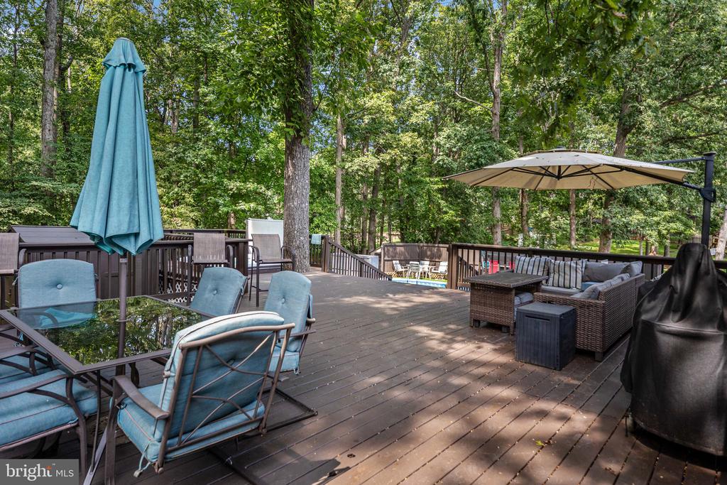 1015 BAILEY COURT