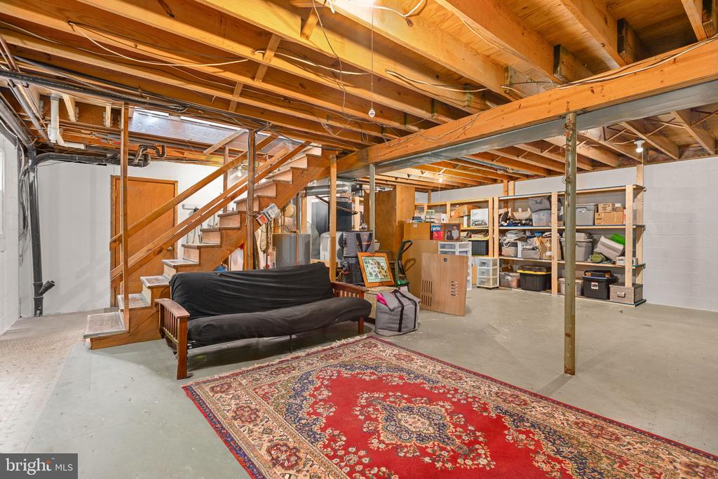 1015 BAILEY COURT