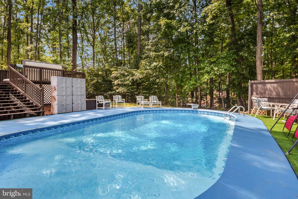 1015 BAILEY COURT