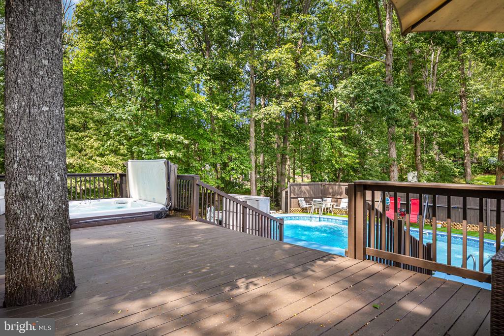 1015 BAILEY COURT