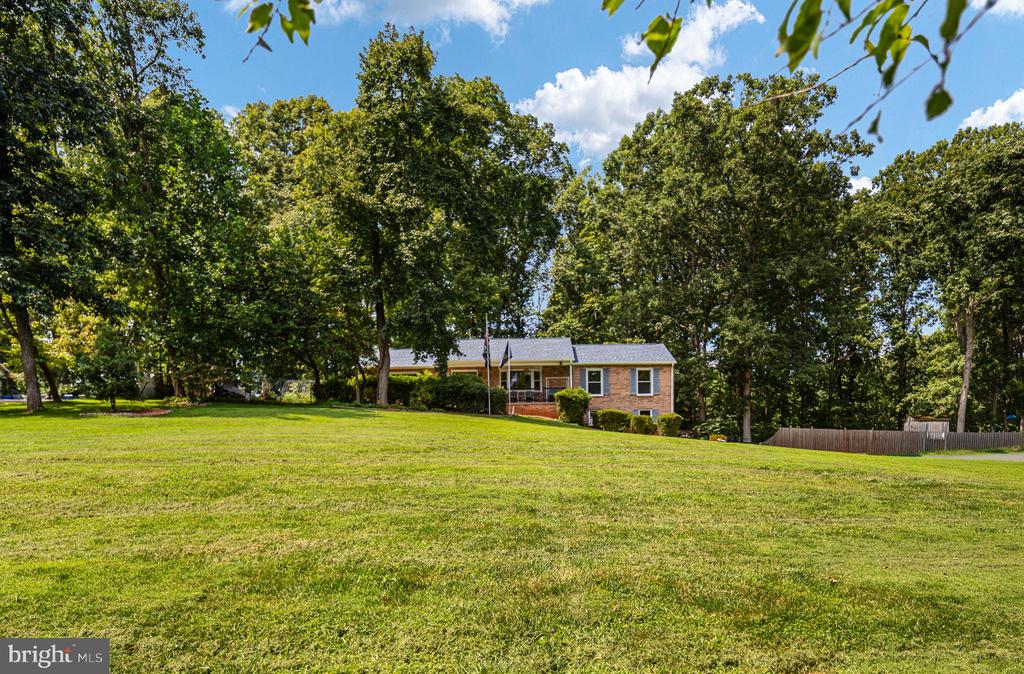 1015 BAILEY COURT