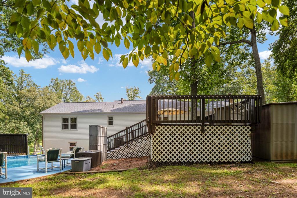 1015 BAILEY COURT