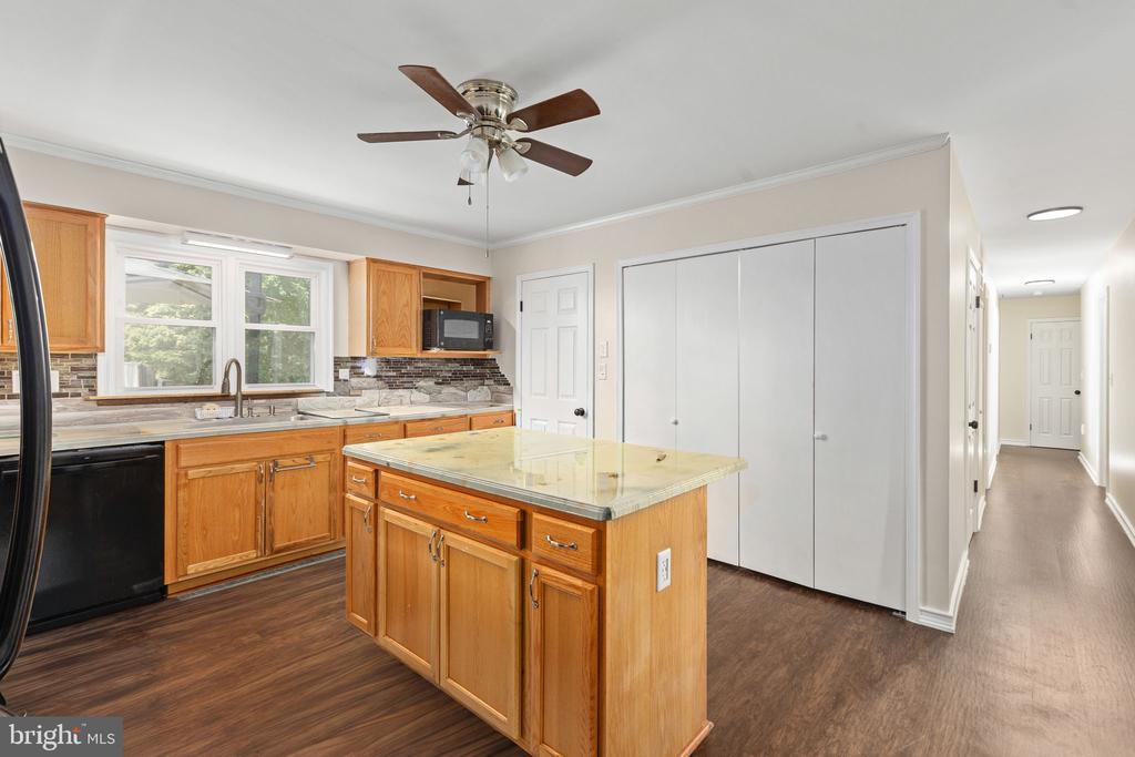 1015 BAILEY COURT