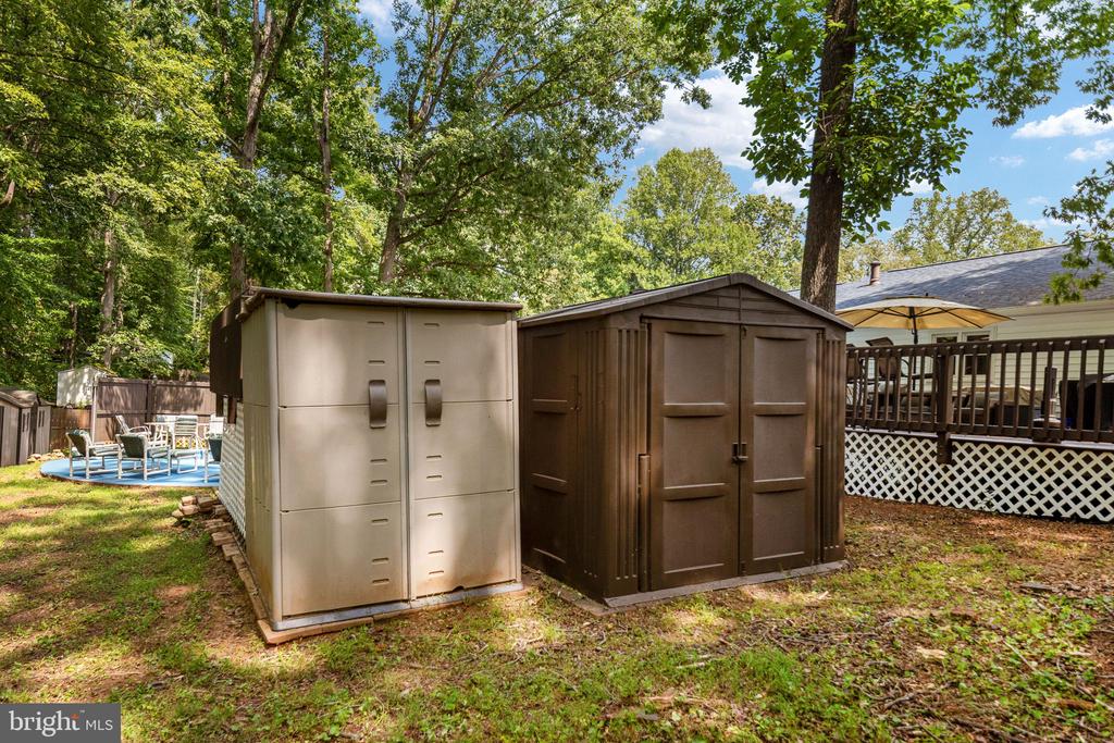 1015 BAILEY COURT